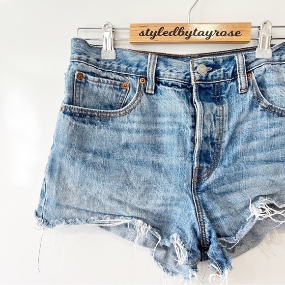 Levis High Rise Wedgie Short in Buena Vista Light - Picture 7 of 13